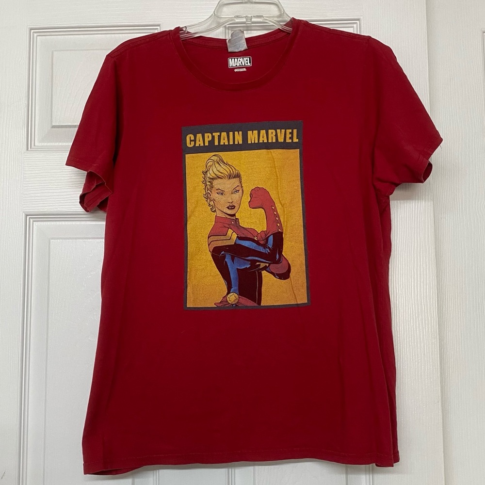 Captain Marvel The Riveter Graphic Red Vintage Look T-shirt Sz XL